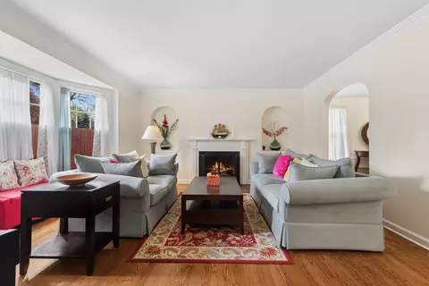 Living - 2026 Mcdaniel Ave, Evanston, IL 60201 photo 1 of 5