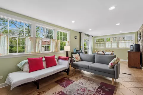 Living - 2026 Mcdaniel Ave, Evanston, IL 60201 photo 4 of 5