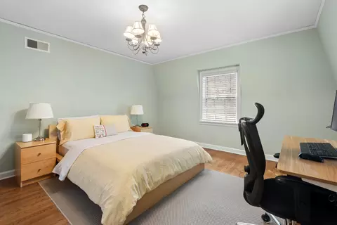 Bedroom - 2026 Mcdaniel Ave, Evanston, IL 60201 photo 2 of 3
