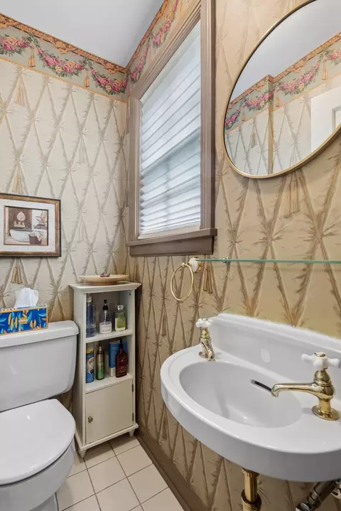 Bath - 2026 Mcdaniel Ave, Evanston, IL 60201 photo 1 of 2