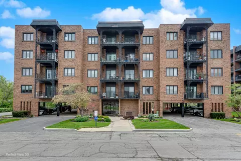 9342 Landings Ln #203, Des Plaines, IL 60016