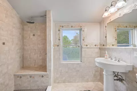 Bath - 420 S Oak St, Itasca, IL 60143 photo 2 of 3