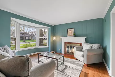 Living - 420 S Oak St, Itasca, IL 60143 photo 1 of 3
