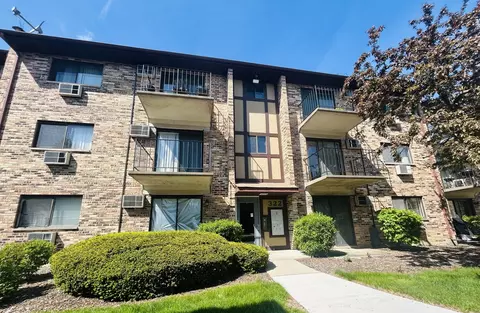 322 Klein Creek Ct #E, Carol Stream, IL 60188