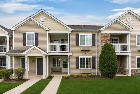 1613 Silverstone Dr #1613, Carpentersville, IL 60110