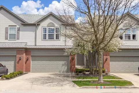 908 Elizabeth Dr, Streamwood, IL 60107