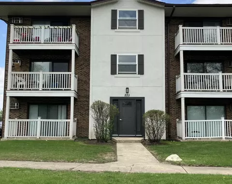 225 Gregory St #10, Aurora, IL 60504