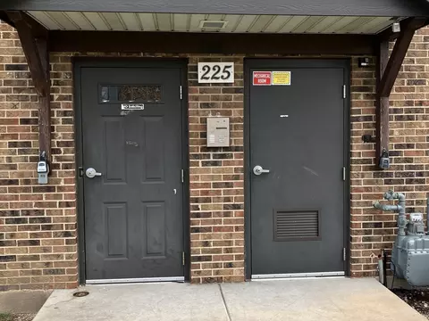 225 Gregory St #10, Aurora, IL 60504 photo 2