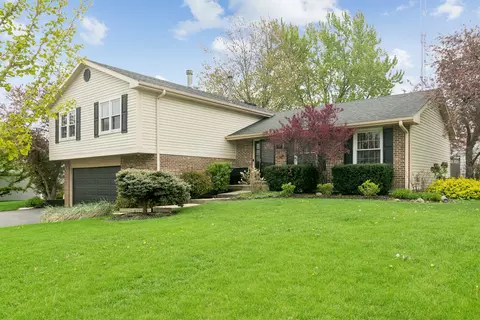 715 Fieldstone Cir, Lake Zurich, IL 60047