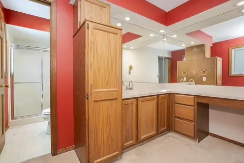 Bath - 2605 Keystone Rd, Bloomington, IL 61704 photo 2 of 4