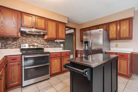 Kitchen - 2605 Keystone Rd, Bloomington, IL 61704 photo 4 of 7