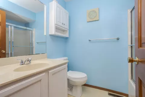 Bath - 2605 Keystone Rd, Bloomington, IL 61704 photo 4 of 4