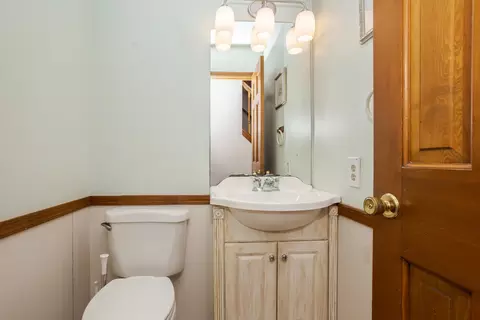 Bath - 2605 Keystone Rd, Bloomington, IL 61704 photo 1 of 4