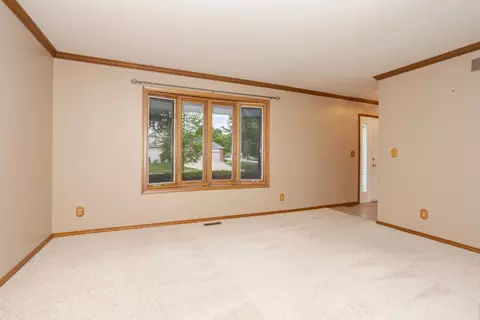Living - 2605 Keystone Rd, Bloomington, IL 61704 photo 6 of 9
