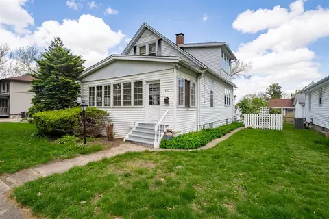 403 W Kelsey St, Bloomington, IL 61701