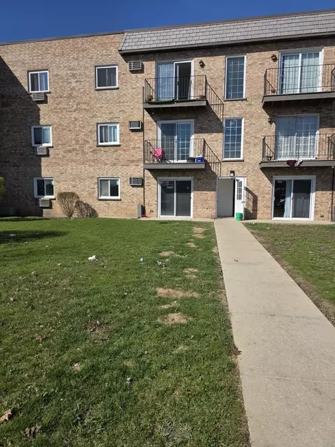 161 W Elk Trl #162, Carol Stream, IL 60188