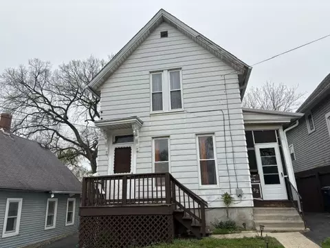 32 Daniels Ave, Elgin, IL 60120