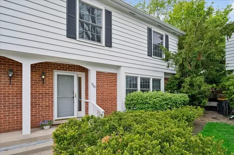 1701 Colonial Ln, Northfield, IL 60093