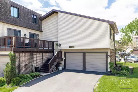 3 S407 Chestnut Ct, Warrenville, IL 60555