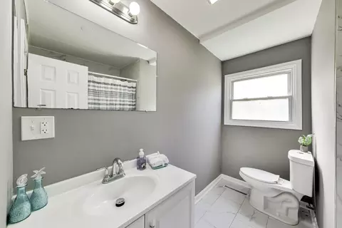 Bath - 2414 Circle Dr, Hazel Crest, IL 60429 photo 2 of 2