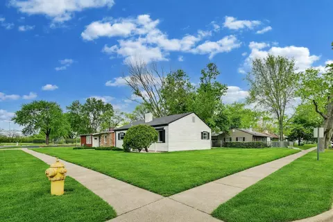 Exterior - 2414 Circle Dr, Hazel Crest, IL 60429 photo 6 of 7