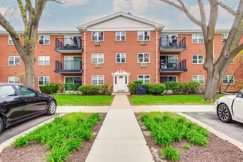 809 E Miner St #3B, Arlington Heights, IL 60004