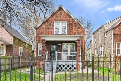 9238 S Dauphin Ave, Chicago, IL 60619