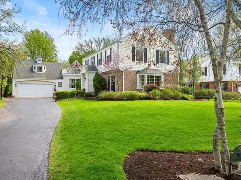 910 Chippewa Ln, Wilmette, IL 60091