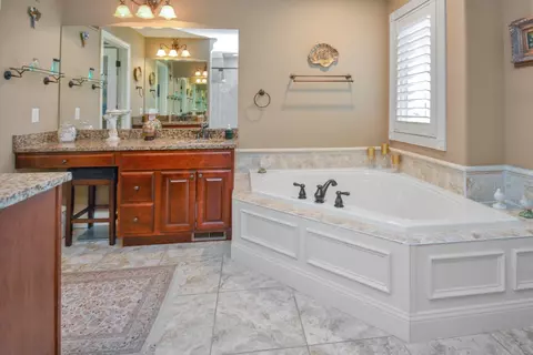Bath - 1303 Janet Dr, Bloomington, IL 61704 photo 5 of 14