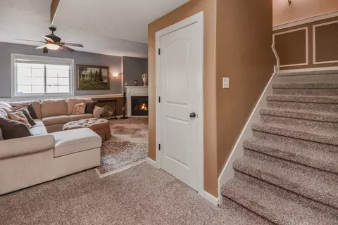 Entry Way - 1303 Janet Dr, Bloomington, IL 61704 photo 4 of 7