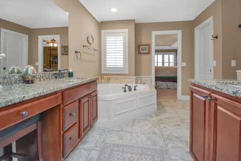 Bath - 1303 Janet Dr, Bloomington, IL 61704 photo 7 of 14