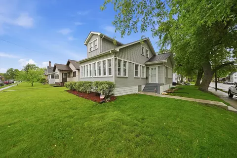 2 Elizabeth St, Calumet City, IL 60409