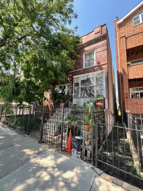 1946 W Armitage Ave, Chicago, IL 60647