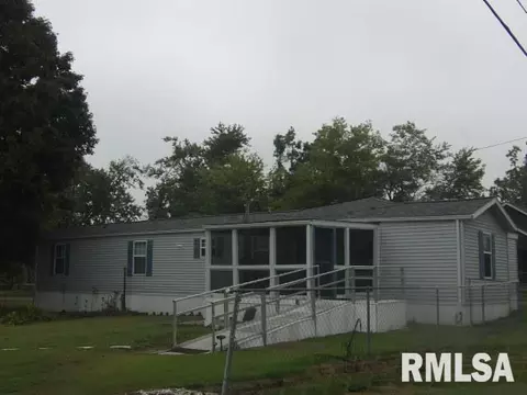 Exterior - 1014 Beulah St, Eldorado, IL 62930 photo 5 of 6