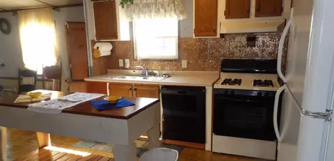 Kitchen - 1014 Beulah St, Eldorado, IL 62930 photo 1 of 2