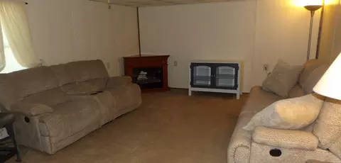 Living - 1014 Beulah St, Eldorado, IL 62930 photo 1 of 3