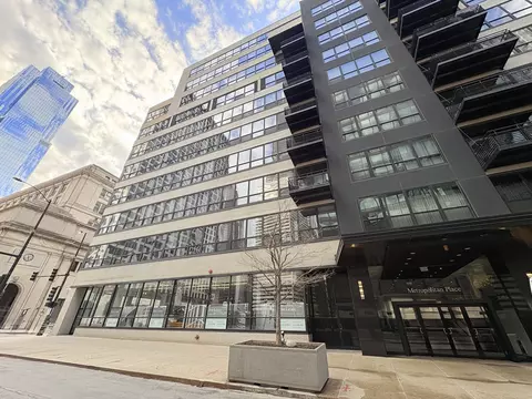 130 S Canal St #9M, Chicago, IL 60606