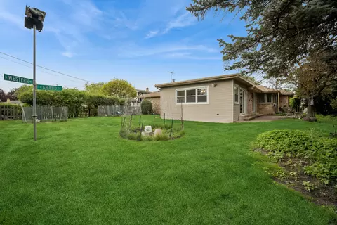 Exterior - 484 Springhill Dr, Roselle, IL 60172 photo 4 of 4