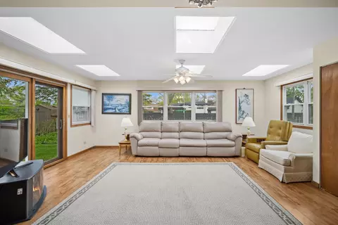 Living - 484 Springhill Dr, Roselle, IL 60172 photo 1 of 1