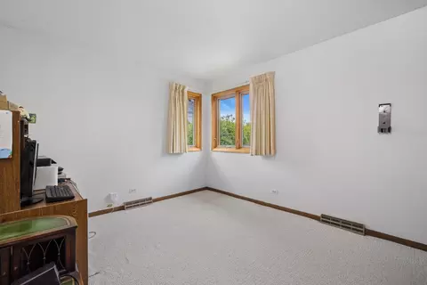 Bedroom - 484 Springhill Dr, Roselle, IL 60172 photo 3 of 3
