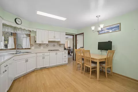 Kitchen - 484 Springhill Dr, Roselle, IL 60172 photo 3 of 3