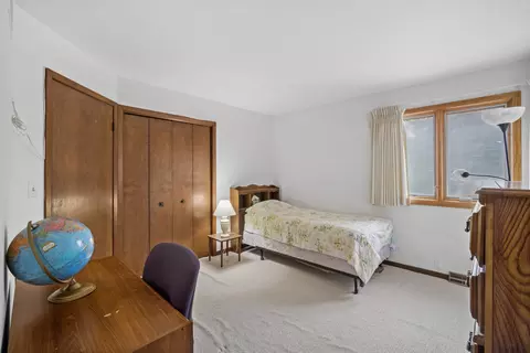 Bedroom - 484 Springhill Dr, Roselle, IL 60172 photo 1 of 3