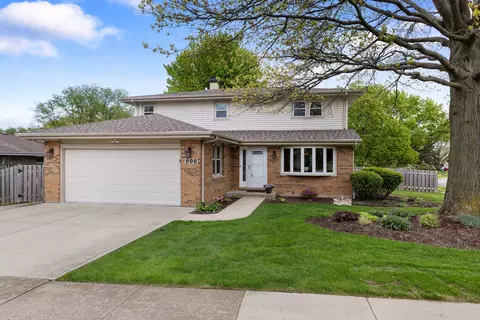 900 Dearborn Cir, Carol Stream, IL 60188