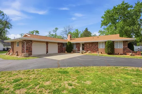 208 Water St, Kansas, IL 61933
