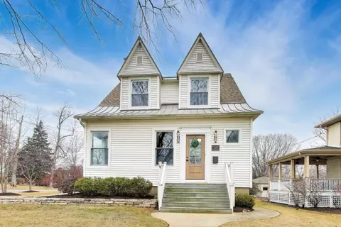 520 S Wheaton Ave, Wheaton, IL 60187