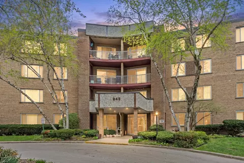945 E Kenilworth Ave #423, Palatine, IL 60074