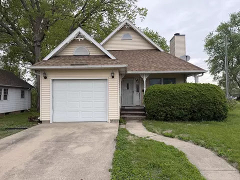 1320 W 2nd St, Rock Falls, IL 61071