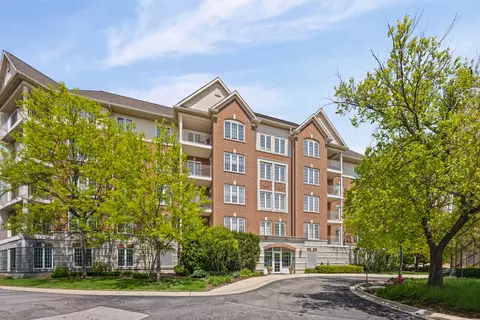 640 Robert York Ave #303, Deerfield, IL 60015