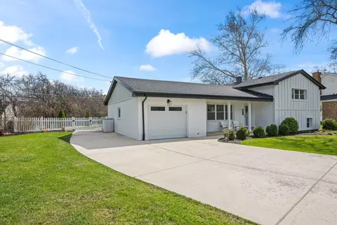 Exterior - 671 Hazel Ct, Roselle, IL 60172 photo 3 of 8