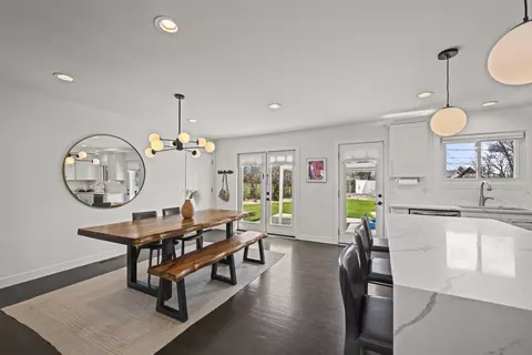 Dining - 671 Hazel Ct, Roselle, IL 60172 photo 2 of 4